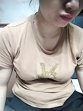 Snapshot of Mie_rose chatting on April 2026 12:58:02 PM Mie rose online show from April 2026 12:58:02 PM