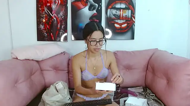 Miahotcs1 online show from November 2025 01:55:02 PM