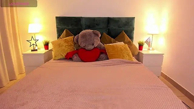 mishapallmer online show from October 2025 08:15:02 AM