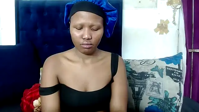 BUNNYCHOWX28 online show from September 2025 06:20:01 PM