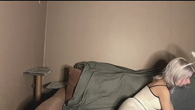 snowy lisa online show from October 2025 12:49:01 PM