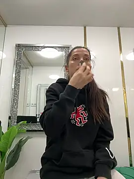 EllyLynn online show from February 2026 07:26:02 PM