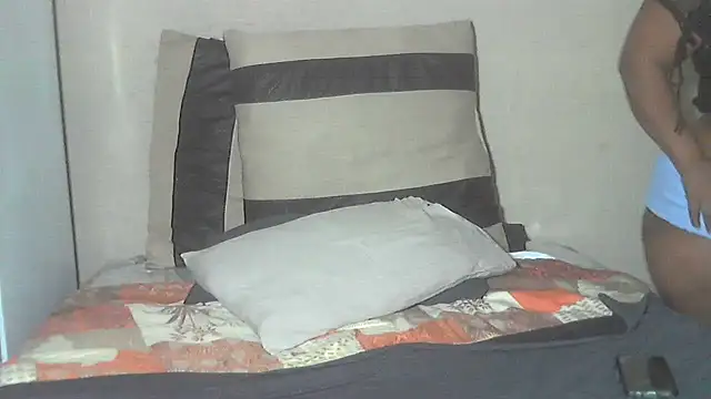 Snapshot of AnnabigpussyXO chatting on November 2025 12:44:01 AM AnnabigpussyXO online show from November 2025 12:44:01 AM