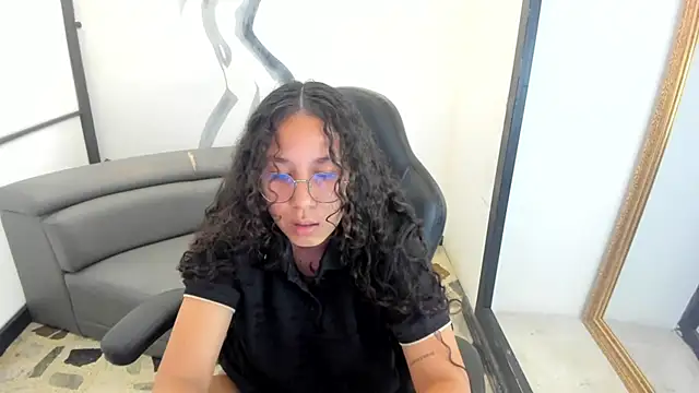 Noahsmitth  online show from October 2025 07:49:01 AM