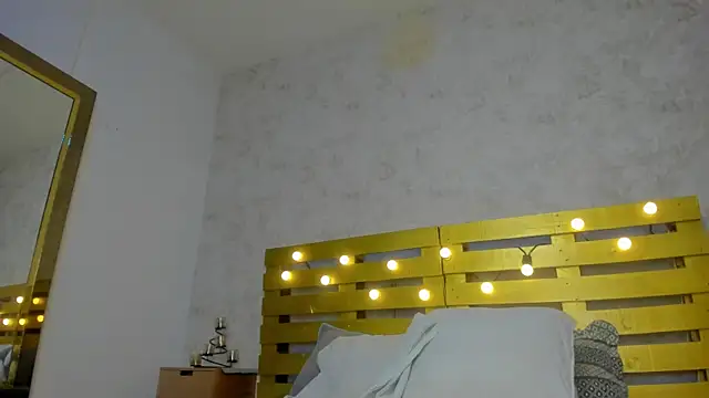 bonnie sm online show from November 2025 07:02:02 PM