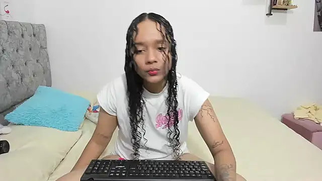 nay and aleja1 online show from December 2025 02:05:01 AM