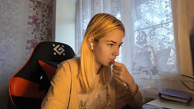 Witching Moon online show from November 2025 07:40:01 AM