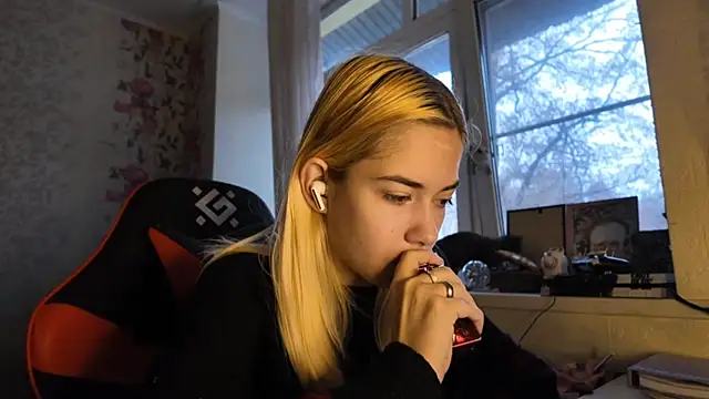 Witching Moon online show from November 2025 07:40:01 AM