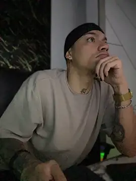 Snapshot of AlphaMasterXxx chatting on November 2025 07:06:02 AM AlphaMasterXxx online show from November 2025 07:06:02 AM