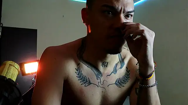 Snapshot of AlphaMasterXxx chatting on November 2025 01:06:01 PM AlphaMasterXxx online show from November 2025 01:06:01 PM