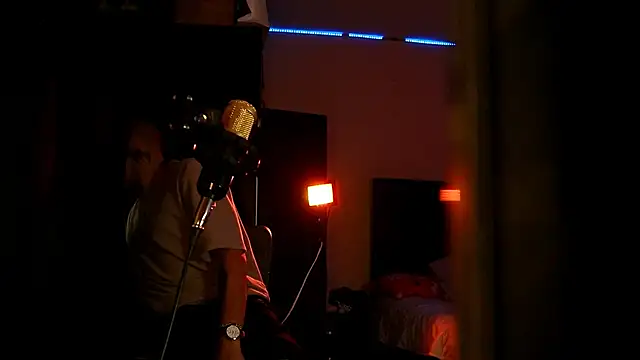 Snapshot of AlphaMasterXxx chatting on November 2025 08:24:02 PM AlphaMasterXxx online show from November 2025 08:24:02 PM