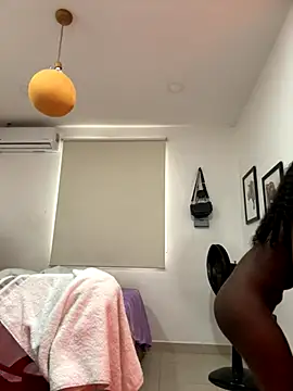 Snapshot of EmilyKisx chatting on September 2025 02:00:01 PM EmilyKisx online show from September 2025 02:00:01 PM