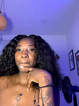 Snapshot of EmilyKisx chatting on October 2025 11:43:01 AM EmilyKisx online show from October 2025 11:43:01 AM
