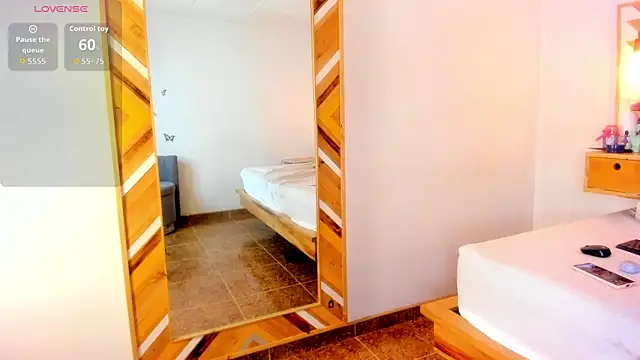 Snapshot of SoleneFontaine chatting on September 2025 11:43:02 AM SoleneFontaine online show from September 2025 11:43:02 AM