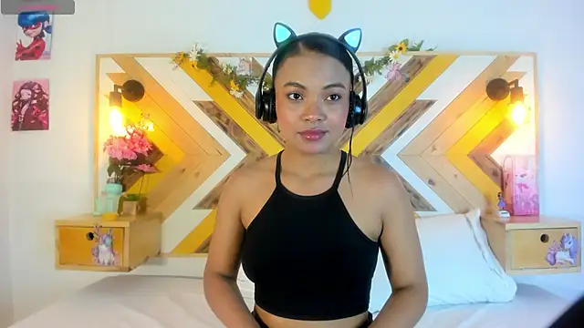 Snapshot of SoleneFontaine chatting on October 2025 12:12:02 PM SoleneFontaine online show from October 2025 12:12:02 PM