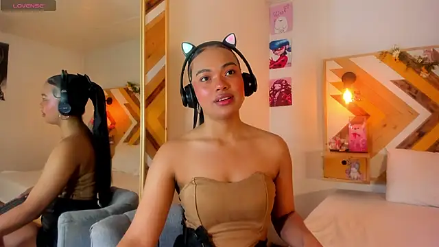 Snapshot of SoleneFontaine chatting on October 2025 11:55:01 AM SoleneFontaine online show from October 2025 11:55:01 AM