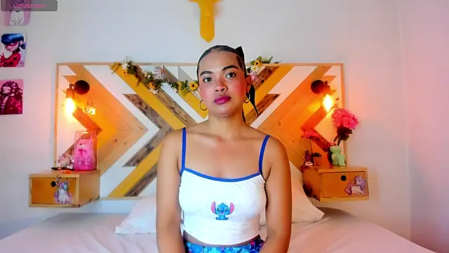 Snapshot of SoleneFontaine chatting on October 2025 12:27:01 PM SoleneFontaine online show from October 2025 12:27:01 PM