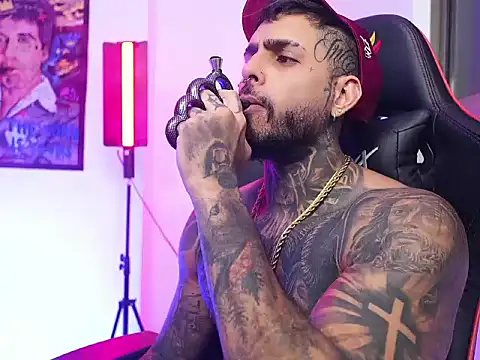 logan hugh8 online show from November 2025 02:32:01 AM