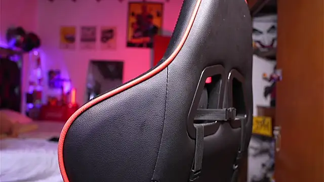 logan hugh8 online show from April 2026 06:16:01 PM