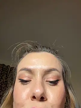 emmasweett11 online show from October 2025 01:56:02 PM