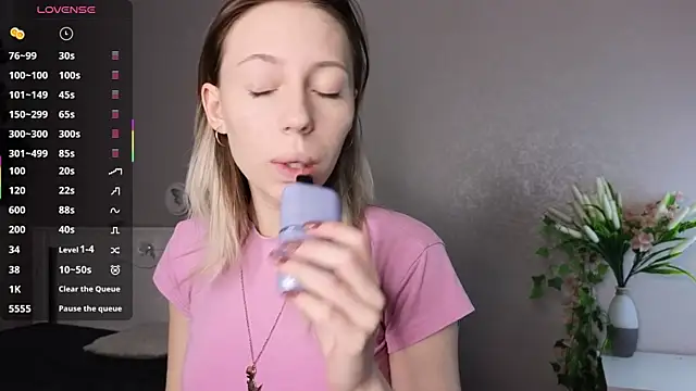 NyxaThorn online show from April 2026 04:56:01 PM