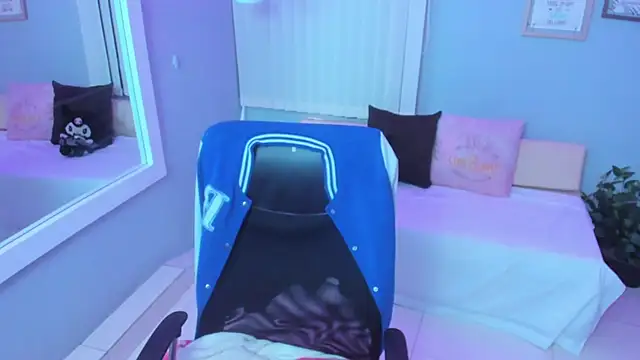 Miku Kita online show from October 2025 01:52:01 PM