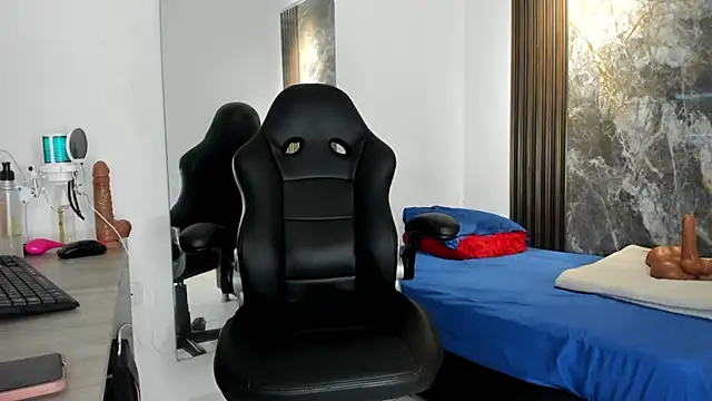 Snapshot of zafina_09 chatting on November 2025 10:43:02 AM zafina 09 online show from November 2025 10:43:02 AM