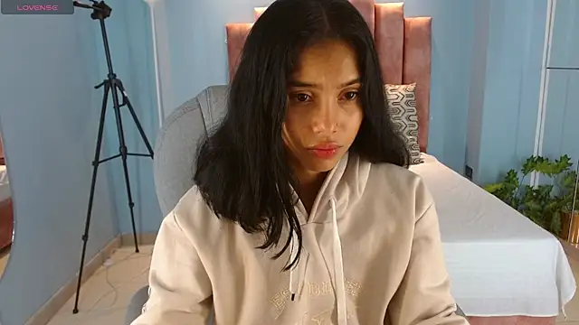 Milaa Star  online show from February 2026 03:49:02 AM