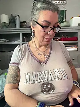 dieseldame1313 online show from February 2026 10:35:02 PM