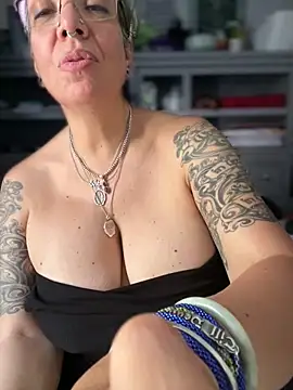 dieseldame1313 online show from February 2026 08:07:02 PM