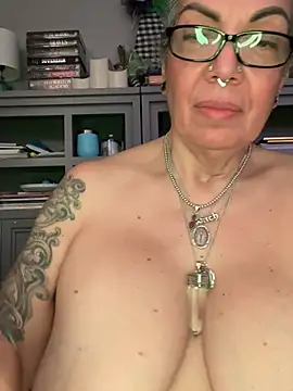 dieseldame1313 online show from April 2026 04:38:02 AM