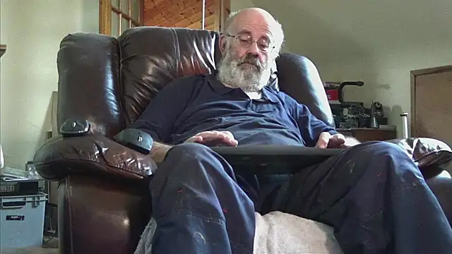 janzer13 online show from December 2025 02:43:02 PM