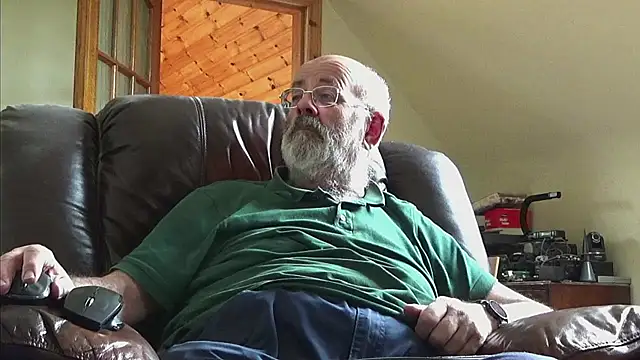 Snapshot of janzer13 chatting on May 2026 01:05:02 PM janzer13 online show from May 2026 01:05:02 PM