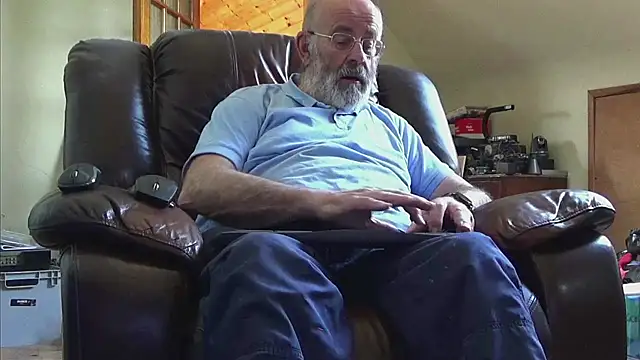 Snapshot of janzer13 chatting on May 2026 12:54:02 PM janzer13 online show from May 2026 12:54:02 PM