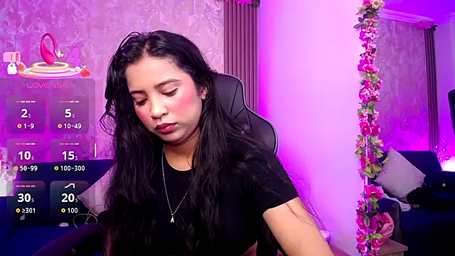 Snapshot of SophiaWalker_1 chatting on October 2025 12:17:02 PM SophiaWalker 1 online show from October 2025 12:17:02 PM