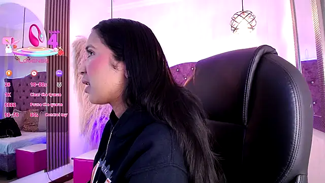 Snapshot of SophiaWalker_1 chatting on November 2025 12:00:02 PM SophiaWalker 1 online show from November 2025 12:00:02 PM