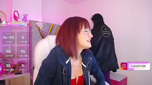 Snapshot of SophiaWalker_1 chatting on November 2025 10:04:02 AM SophiaWalker 1 online show from November 2025 10:04:02 AM