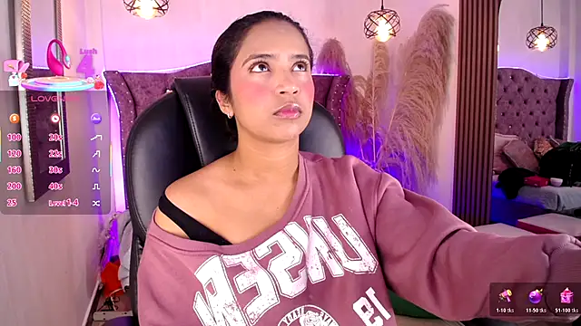 Snapshot of SophiaWalker_1 chatting on November 2025 12:28:02 PM SophiaWalker 1 online show from November 2025 12:28:02 PM