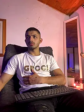 Snapshot of ArturoCardona_ chatting on November 2025 11:39:02 PM ArturoCardona online show from November 2025 11:39:02 PM