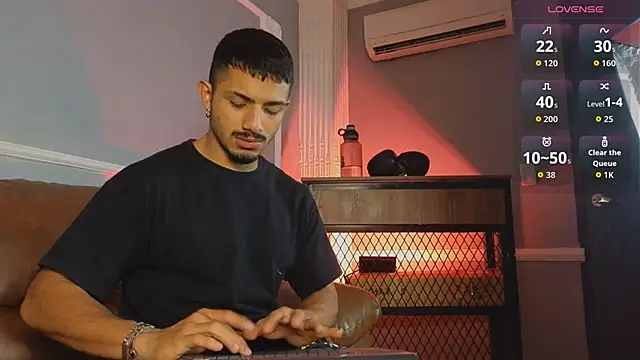 Snapshot of ArturoCardona_ chatting on December 2025 09:32:02 PM ArturoCardona online show from December 2025 09:32:02 PM