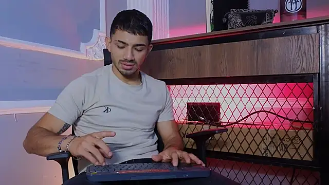 Snapshot of ArturoCardona_ chatting on January 2026 03:38:01 PM ArturoCardona online show from January 2026 03:38:01 PM