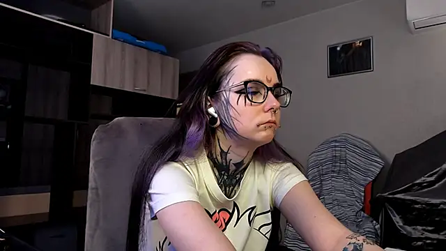 Snapshot of HighelikeGirl chatting on September 2025 08:05:02 AM HighelikeGirl online show from September 2025 08:05:02 AM