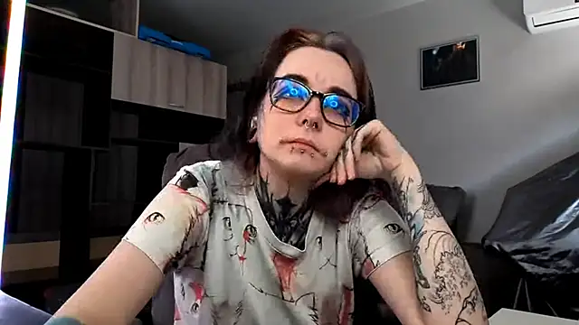 Snapshot of HighelikeGirl chatting on October 2025 08:32:01 AM HighelikeGirl online show from October 2025 08:32:01 AM