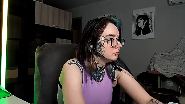 Snapshot of HighelikeGirl chatting on November 2025 06:56:02 AM HighelikeGirl online show from November 2025 06:56:02 AM