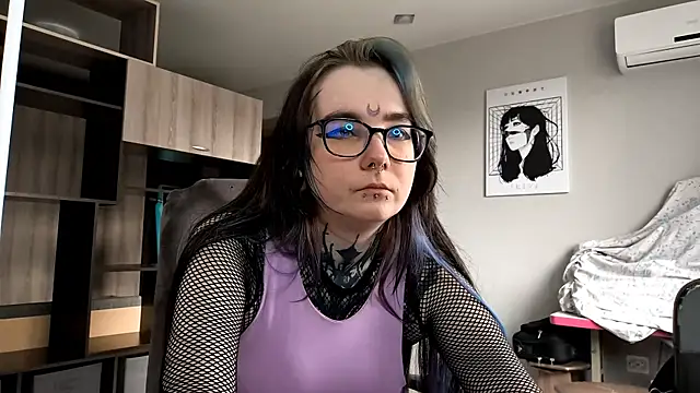 Snapshot of HighelikeGirl chatting on November 2025 07:08:02 AM HighelikeGirl online show from November 2025 07:08:02 AM