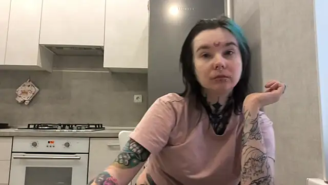 Snapshot of HighelikeGirl chatting on February 2026 04:10:02 AM HighelikeGirl online show from February 2026 04:10:02 AM