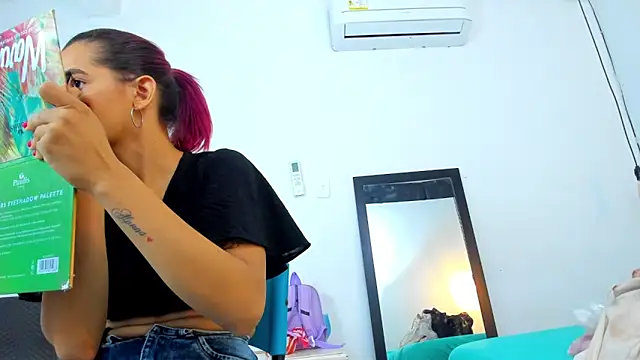 Snapshot of cris_dulce chatting on December 2025 12:04:01 AM cris dulce online show from December 2025 12:04:01 AM