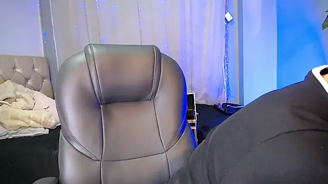 Lulugh  online show from November 2025 07:23:01 PM