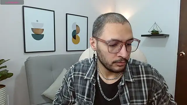   Damian    online show from November 2025 11:26:02 PM