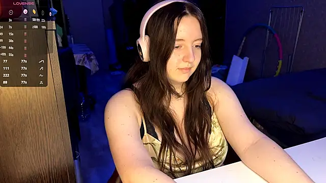 LauretteRagar online show from October 2025 05:20:02 PM